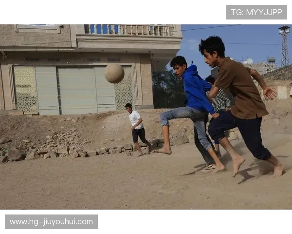 当足球遇上街头奇葩操作全场笑成一锅粥